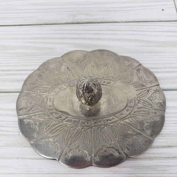 Oval Scalloped Jewelry Trinket Box Red Interior Lined Removeable Lid Acorn Hande - Picture 6 of 16